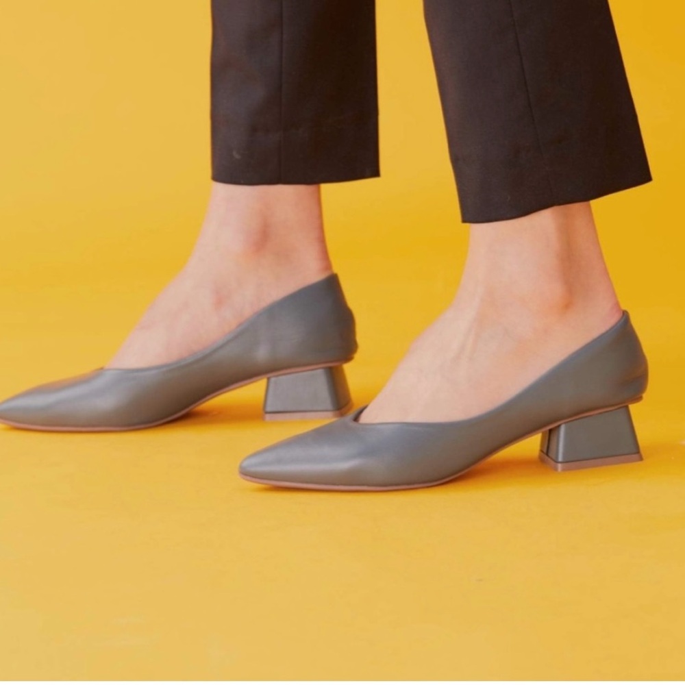 C. Paravano Low Heel Shoes Leather Pumps Grey Block Heel Size 40 EU / 9 US